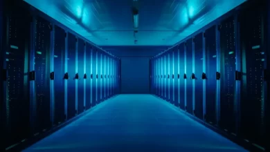 اتاق سرور چیست؟ مکانی متمرکز برای قراردادن انواع دستگاه های کامپیوتری برای شبکه های سازمانی است.