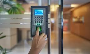 Access Control در اتاق سرور استاندارد که با اثر انگشت دستگاه ورود و خروج بکار می رود