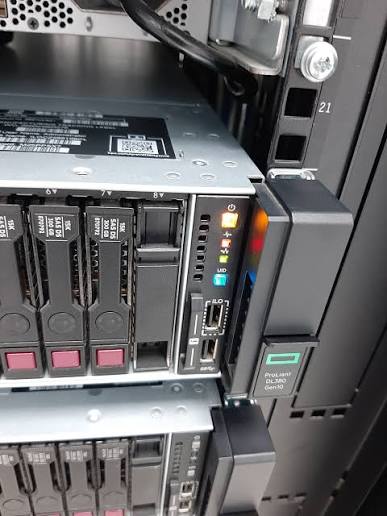 چراغ‌های سرور اچ پی HPE ProLiant DL380 Gen10