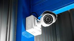 یک دوربین IP یا دوربین پروتکل اینترنت نوعی دوربین امنیتی دیجیتال است که از طریق شبکه IP فیلم های ویدئویی را دریافت و ارسال می کند. 