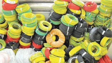 سه تفاوت کابل شبکه اصلی و کابل شبکه تقلبی وجود دارد. یکی از آن ها لمس کابل با دست است.