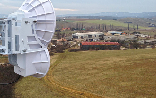 از فناوری اینترنت Air Fiber برای مناطق دور افتاده و روستایی که زیرساخت کابل کشی ندارد بکار می رود.