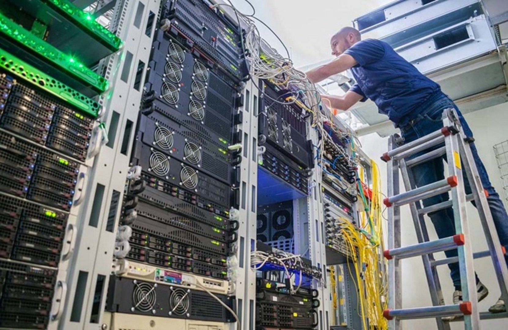 کنترل تجهیزات اتاق سرور استاندارد شبکه