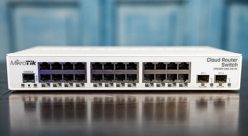 سوئیچ  CRS326-24G-2S+IN میکروتیک یک سوئیچ مدیریتی قدرتمند و کم‌صدا با ۲۴ پورت گیگابیتی و دو پورت +SFP ده گیگ است که برای شبکه‌های خانگی پیشرفته، اداری و نیمه‌حرفه‌ای طراحی شده. این دستگاه با امکانات مدیریتی کامل، عملکرد پایدار و طراحی رومیزی، گزینه‌ای مناسب برای ارتقای سرعت و کنترل شبکه شما محسوب می‌شود.