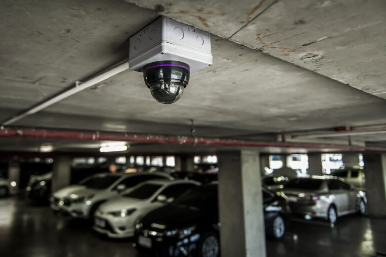 دوربین مداربسته نصب شده در پارکینگ