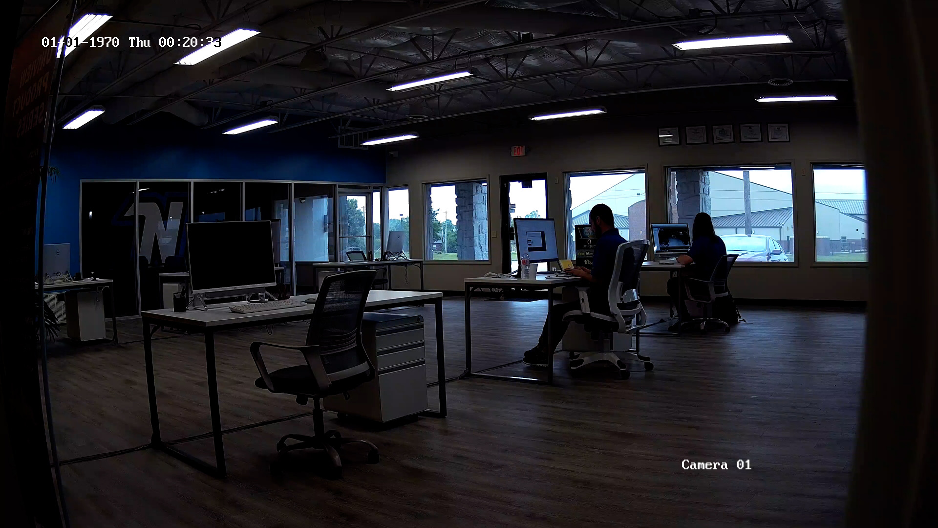 برخی از انواع دوربین های مداربسته به فناوری مجهز می شوند که در آن نور پس زمینه توسط صاحب دوربین مداربسته کم یا زیاد می شود.