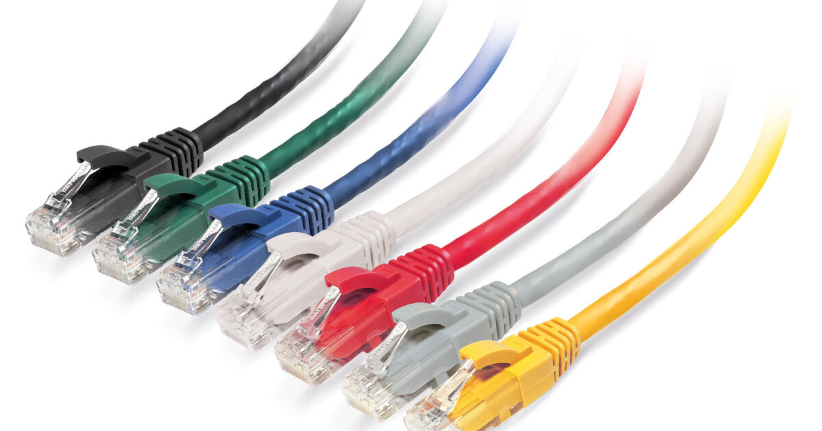 نمایی از پچ کوردهای کابل Cat6