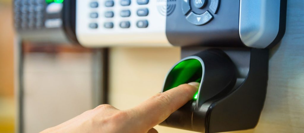 Physical security of equipment امنیت فیزیکی در مراقبت از تجهیزات شبکه از خدمات شبکه است. این امنیت شامل دوربین های مداربسته سیستم هشداردهی و سیستم هویت شناخت افراد