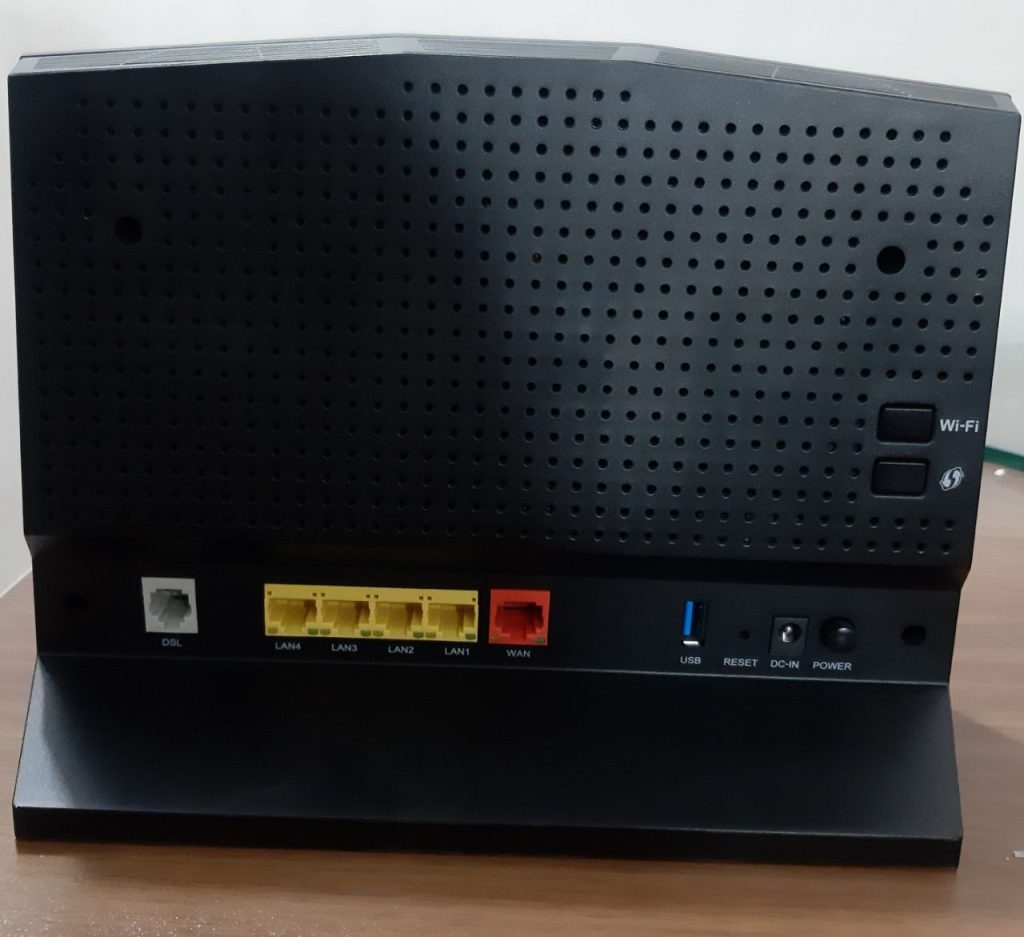 اکسس پوینت Belong 4353 برای افزایش پوشش و پایداری وای‌فای در خانه و دفتر کار. نمای پنل پشت را نشان می‌دهد